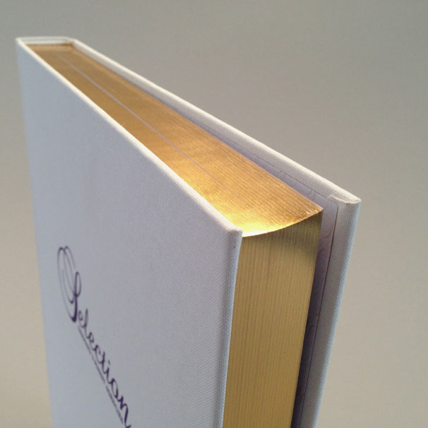 Hardcover-Buch mit Goldschnitt und Leinenumschlag